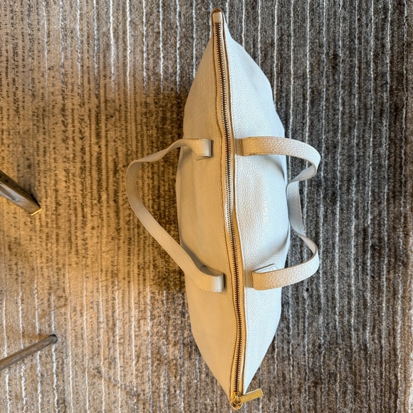 Cuyana Leather Tote – Pearl Grey with Gold Hardware - Picture 6 of 9